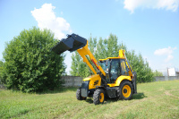 Экскаватор-погрузчик ELAZ-BL 880 с повышенной грузоподъемностью